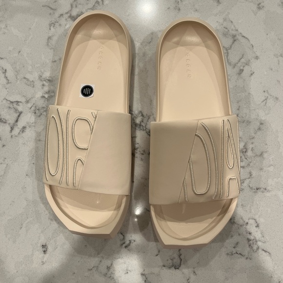 Jordan Nola slides - Picture 4 of 7